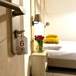 Karolowy Pokoje&apartamenty 3*