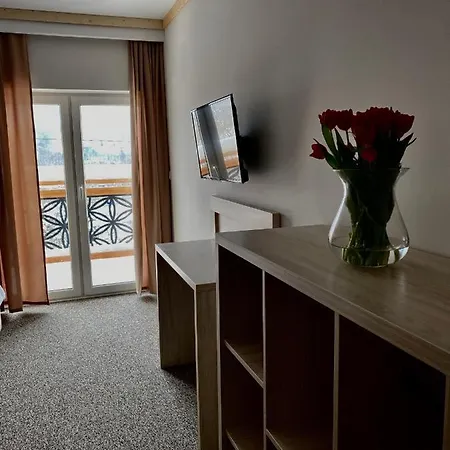 Karolowy Pokoje&apartamenty 3*