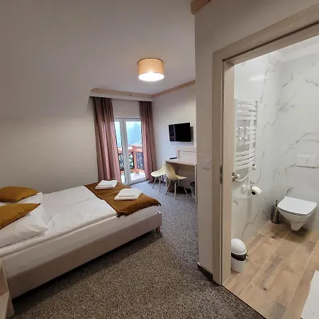 Karolowy Pokoje&apartamenty 3* Устронь