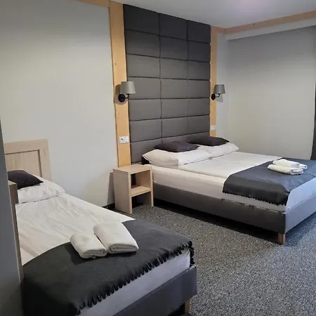 Karolowy Pokoje&apartamenty 3*