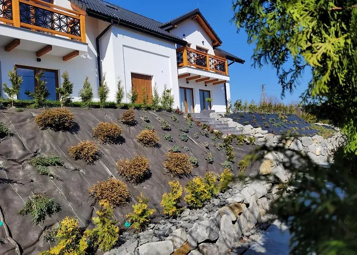 Karolowy Pokoje&apartamenty בית הארחה