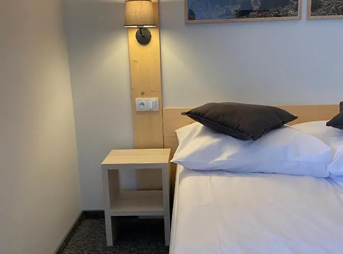 בית הארחה Karolowy Pokoje&apartamenty אוסטראון