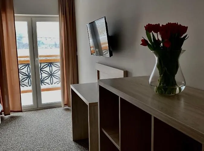 Karolowy Pokoje&apartamenty 3*