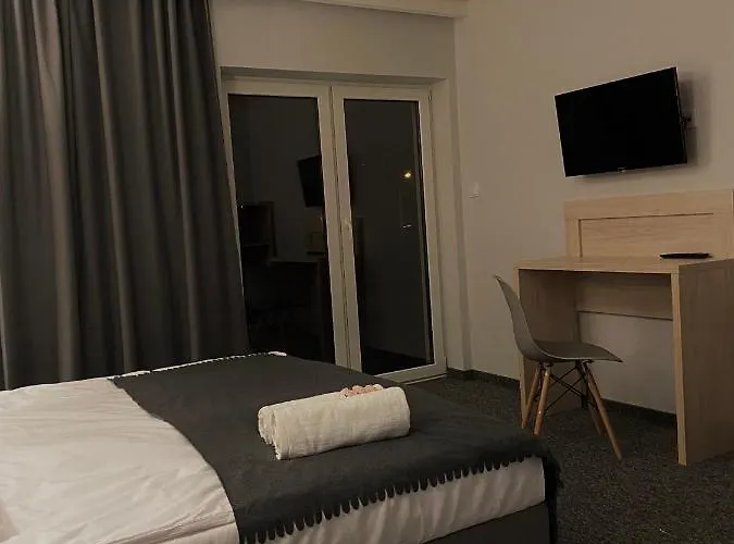 Karolowy Pokoje&apartamenty בית הארחה