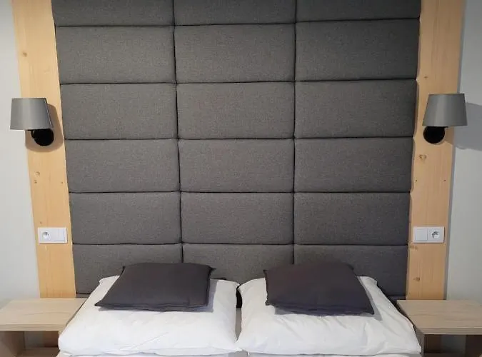 Karolowy Pokoje&apartamenty 3*