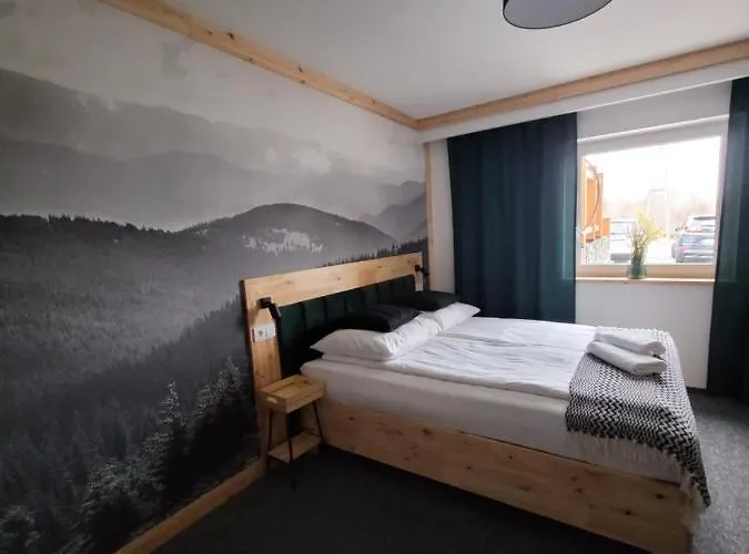 Karolowy Pokoje&apartamenty בית הארחה אוסטראון